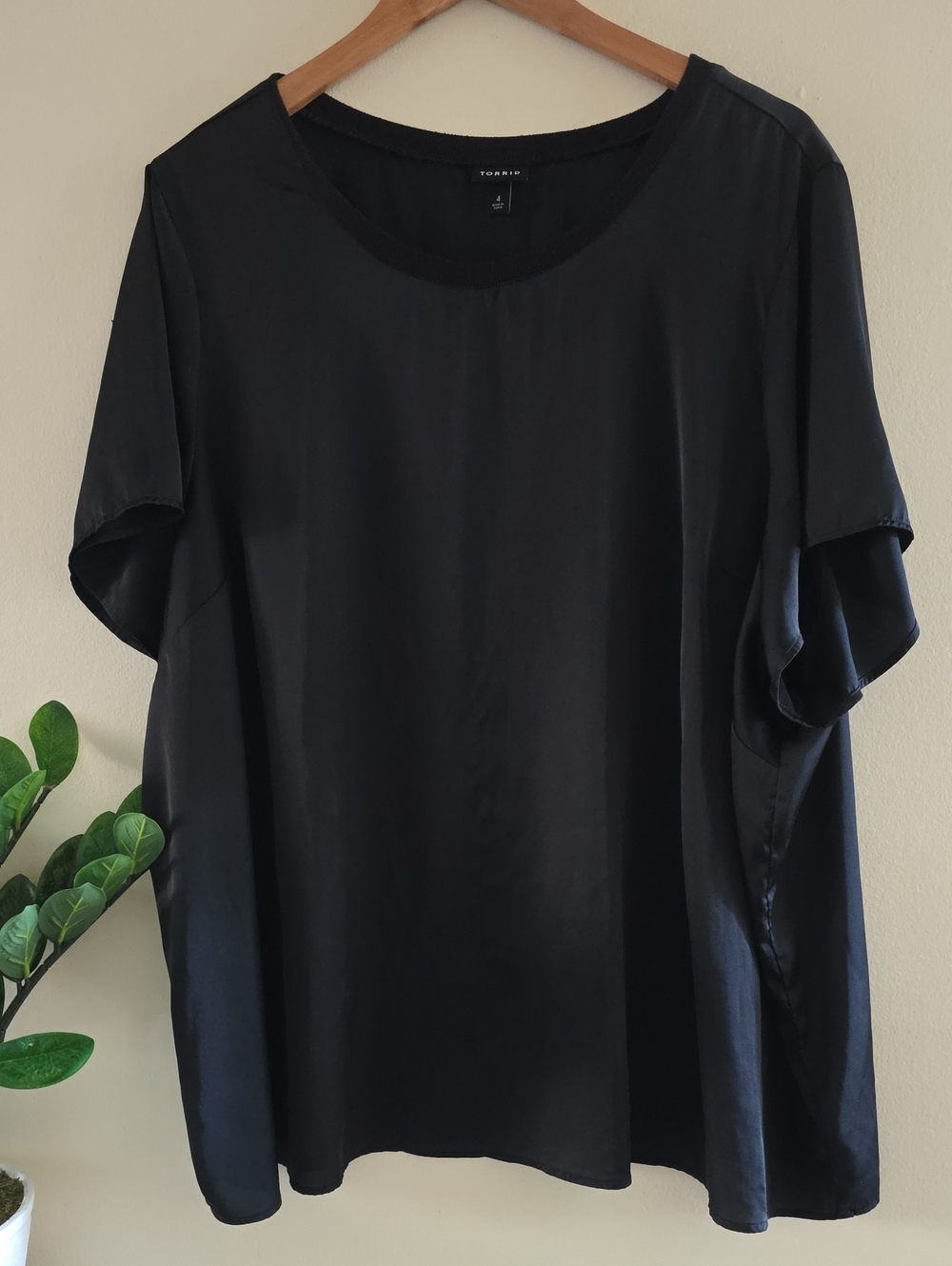 TORRID Satin Short Sleeve Top - BLACK SZ 4 - Picture 3 of 7